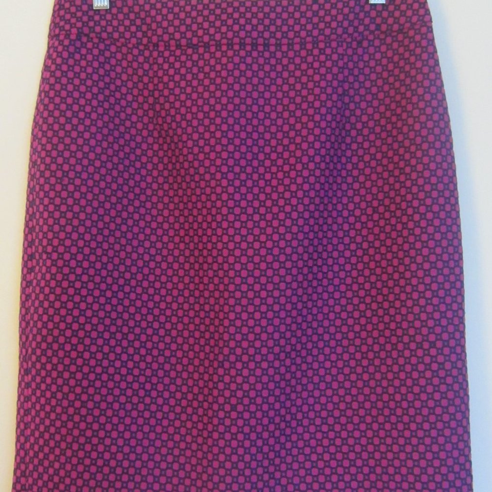 NWT Banana Republic, Women’s Skirt Size 6, Fully Lined, Fuchsia, Pencil Skirt.